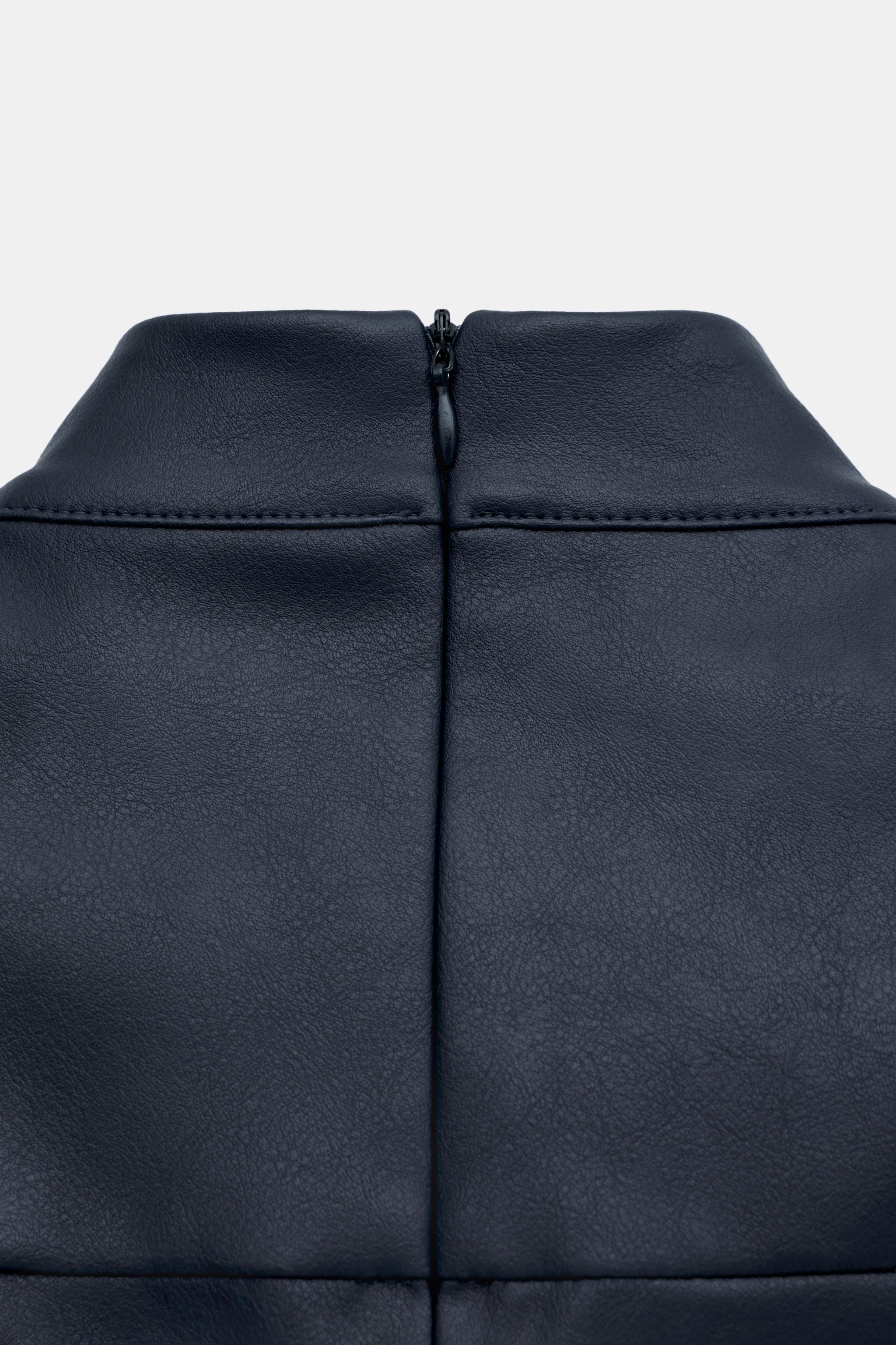 ROBE COURTE MATIÈRE SYNTHÉTIQUE