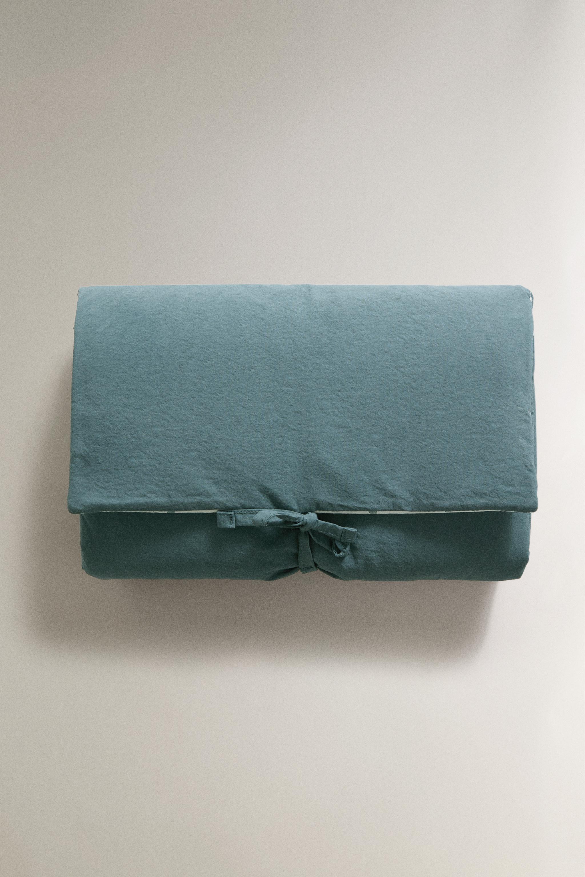 BABY LEAF PORTABLE CHANGING MAT — Blue (alternate view)