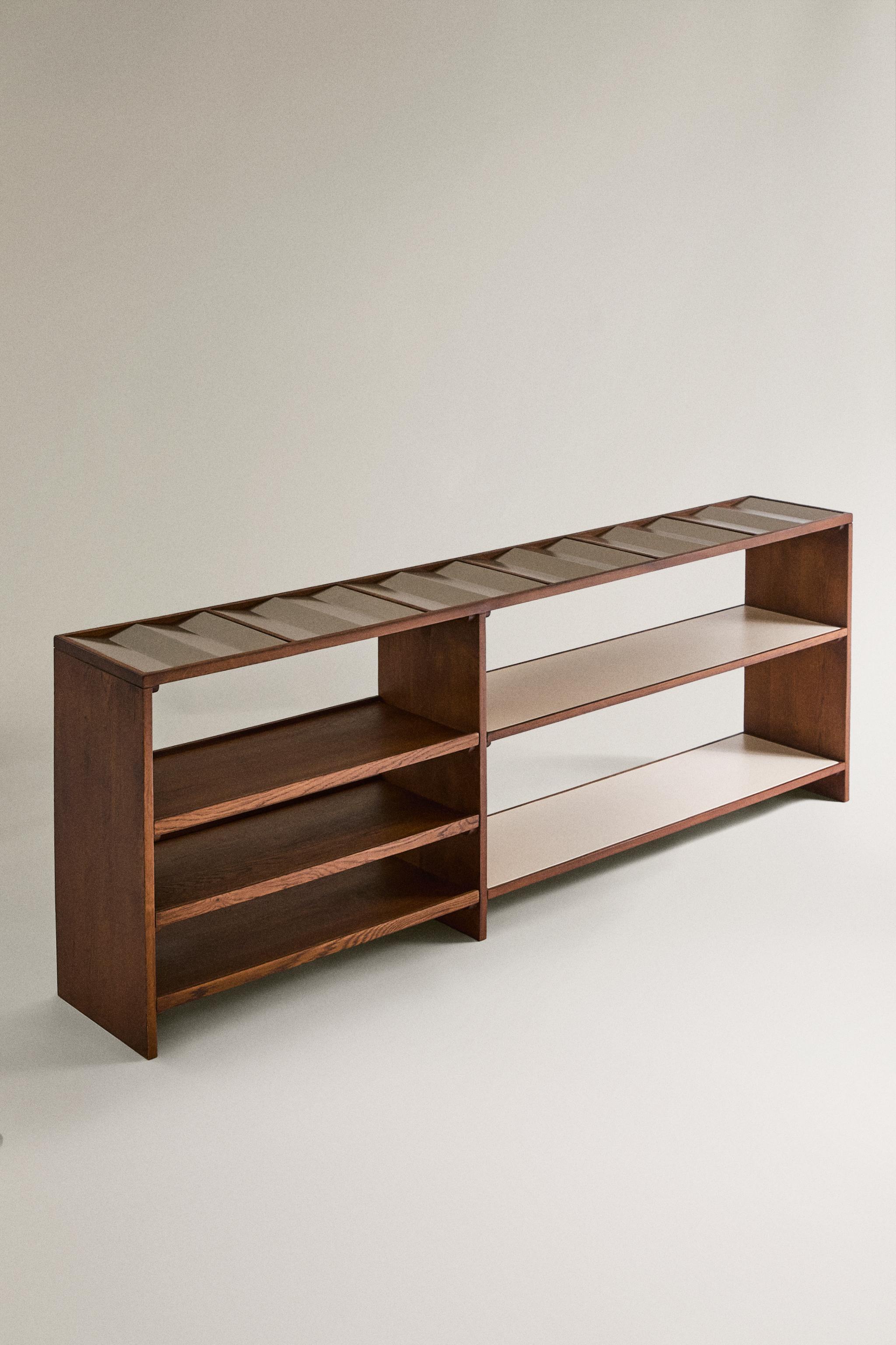 LARGE STORAGE UNIT AND DUMBBELL RACK