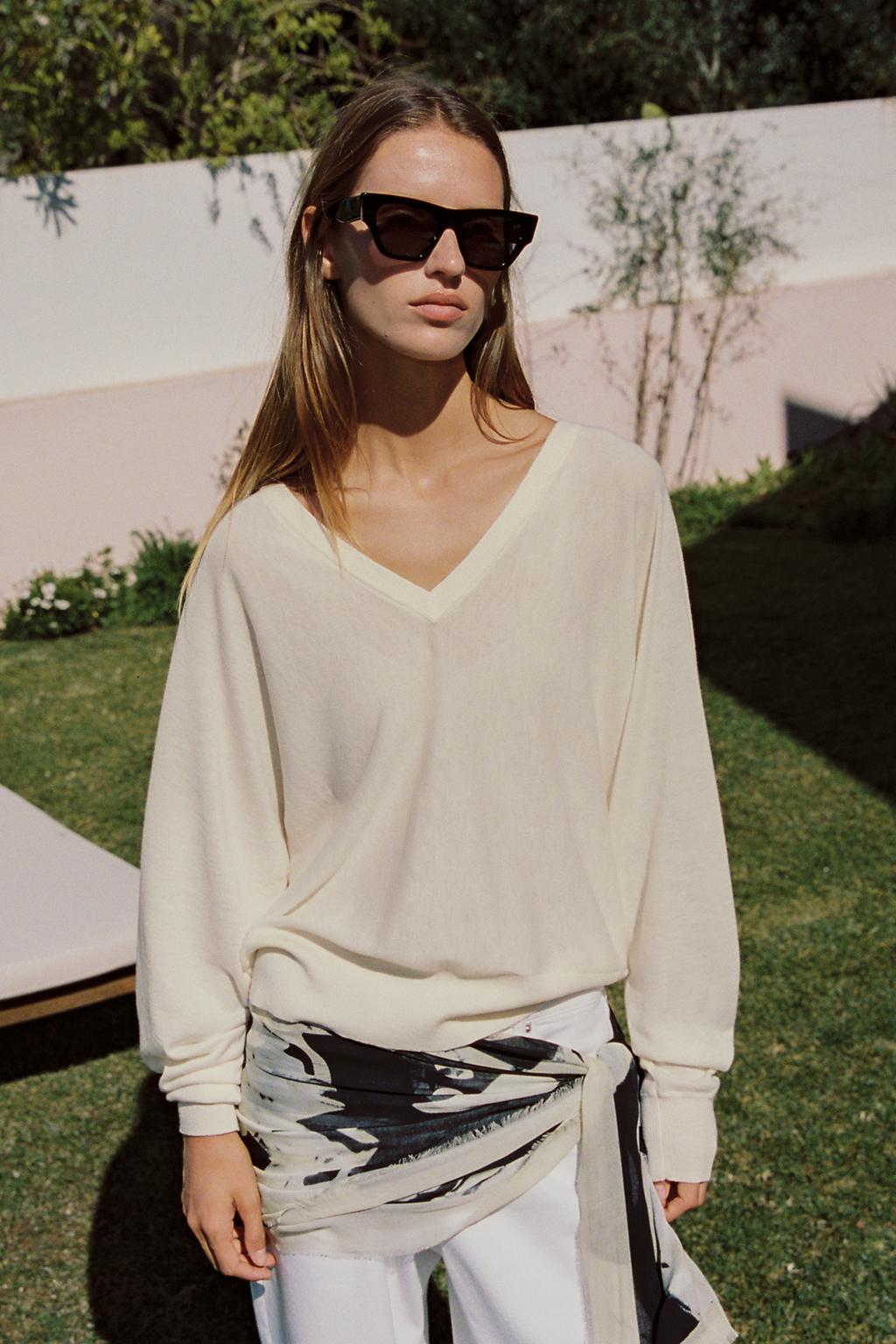 V-NECK KNIT JUMPER