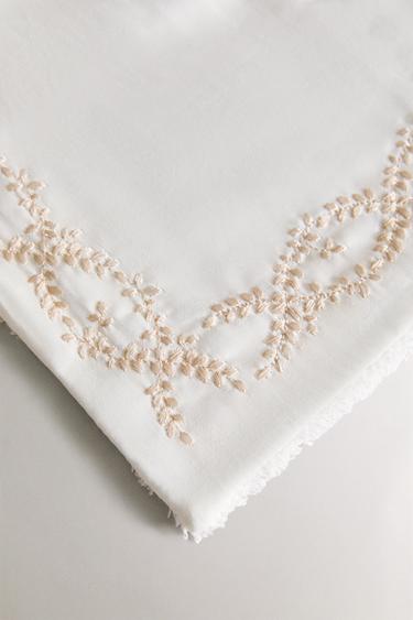 LOT DE SERVIETTES INVITÉS BRODERIE VÉGÉTALE (LOT DE 2) - Or de Zara - Image 2