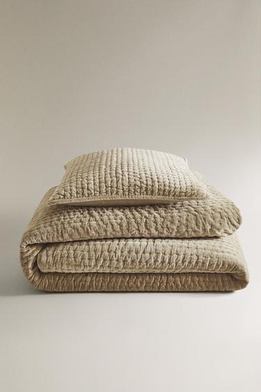 FADED VELVET QUILT - Light beige by Zara
