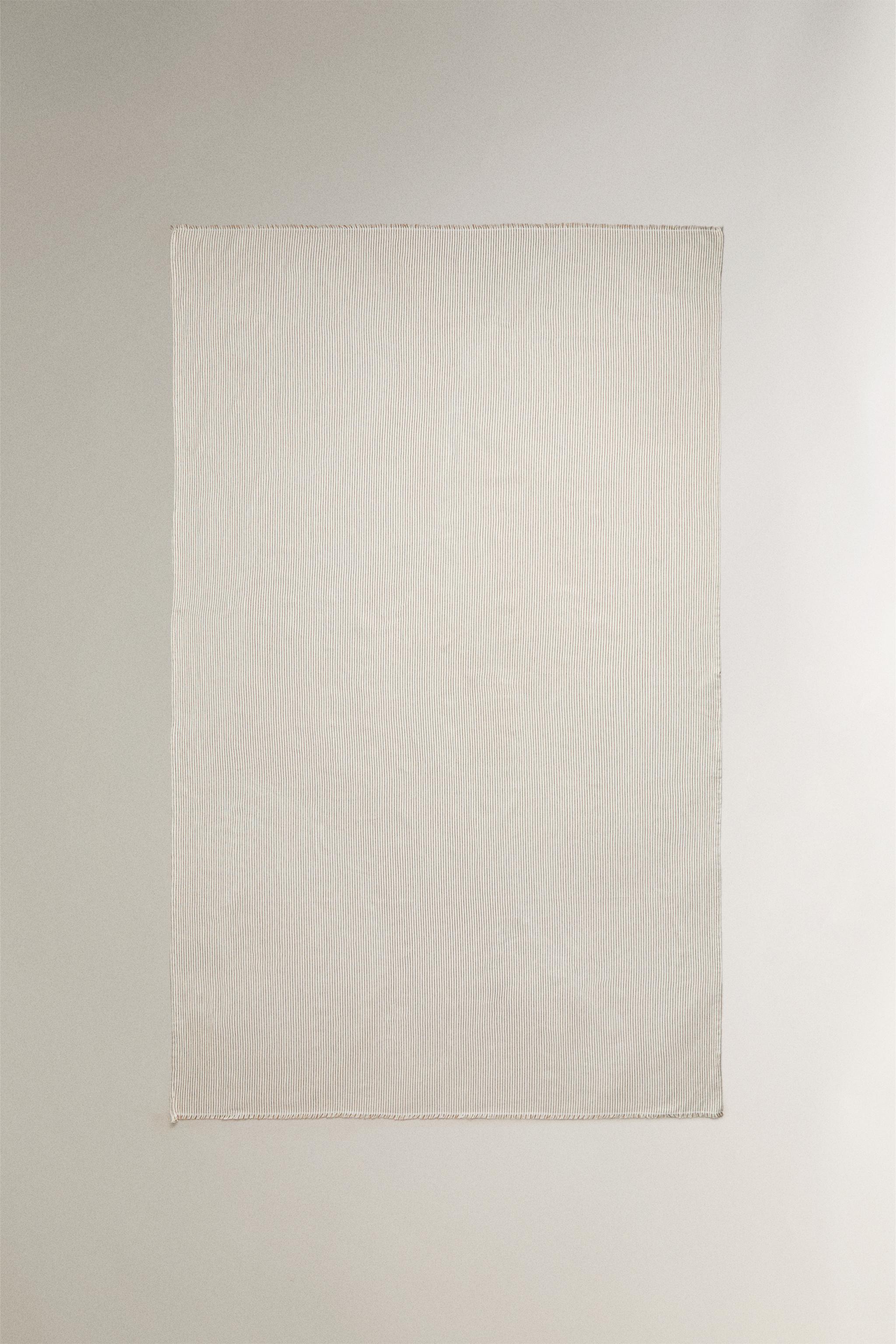 COUVERTURE MULTIFONCTION RAYURES