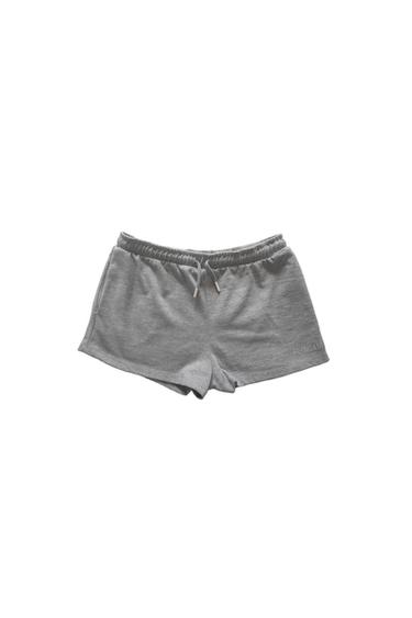 SHORT GRIS AVEC SLOGAN MÉTALLISÉE