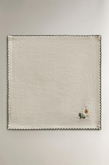 PACK OF EMBROIDERED FLORAL NAPKINS (PACK OF 4) - Ecru by Zara