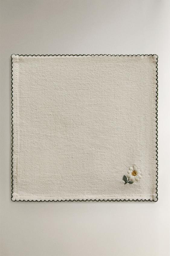 CONJUNTO DE GUARDANAPOS COM BORDADO DE FLOR (CONJUNTO DE 4) - Cru da Zara - Imagem 0