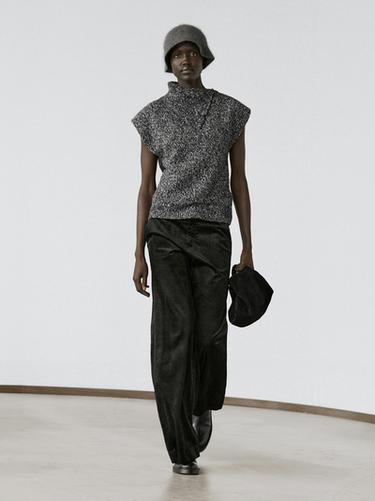 Chaleco punto mouliné detalle cuello - Negro de Zara - Imagen 0