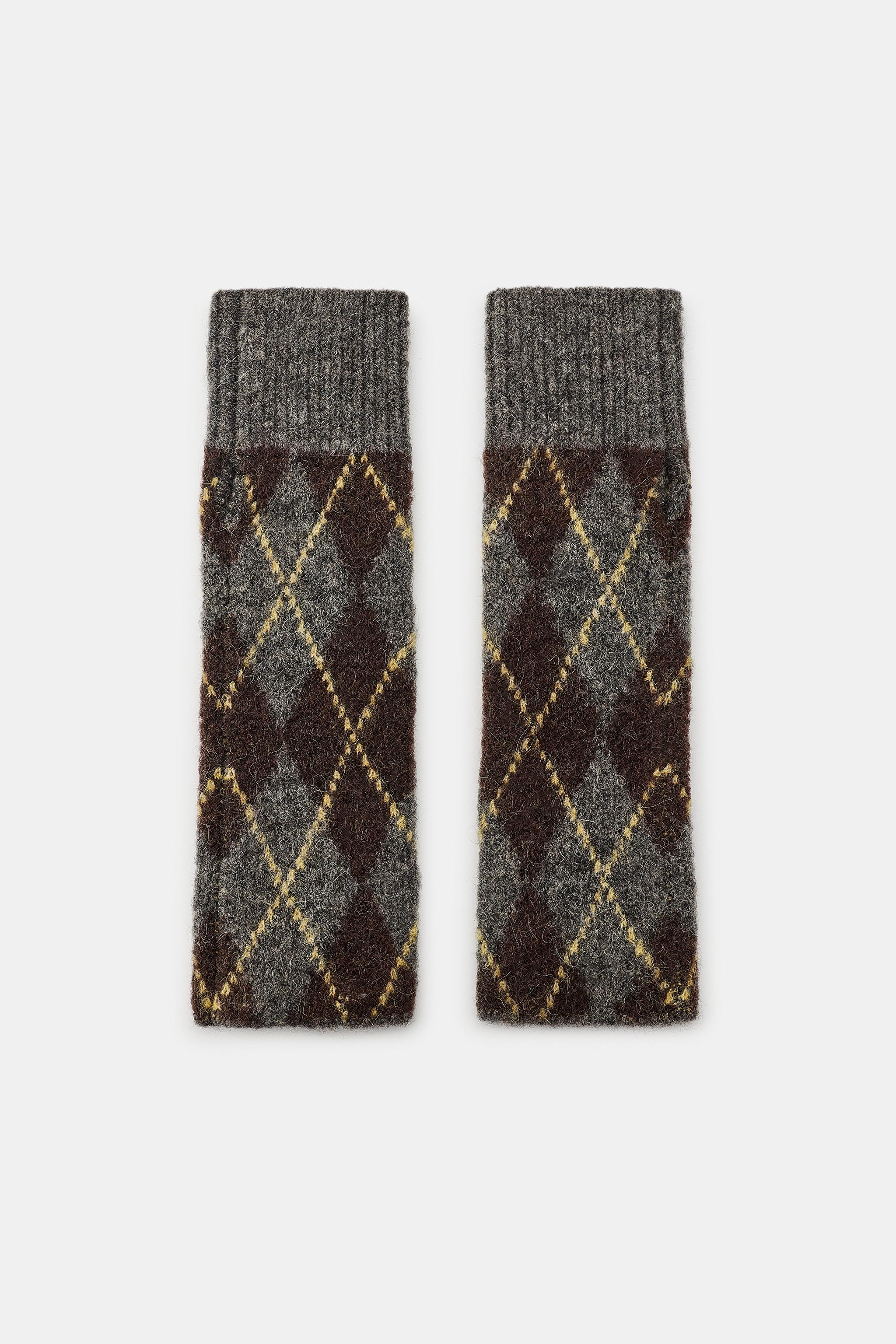 ARGYLE KNIT MITTENS