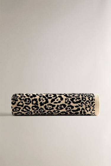 SERVIETTE DE PLAGE VELOURS MOTIF IMPRIMÉ ANIMAL - Sable / Noir de Zara - Image 1