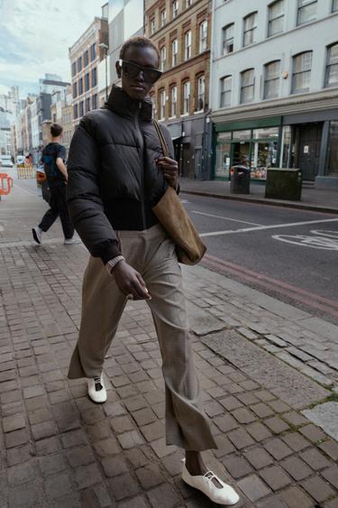 KOMBINIERTE KURZE STEPPJACKE - Schwarz von Zara - Bild 0