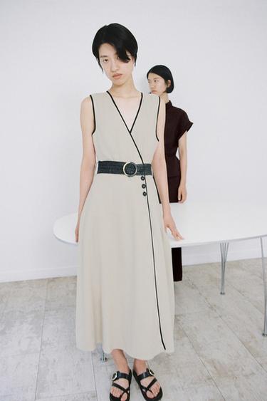 リネン ベルト付きミディ丈ワンピースライトベージュZaraのリネン ベルト付きミディ丈ワンピース - ライトベージュ