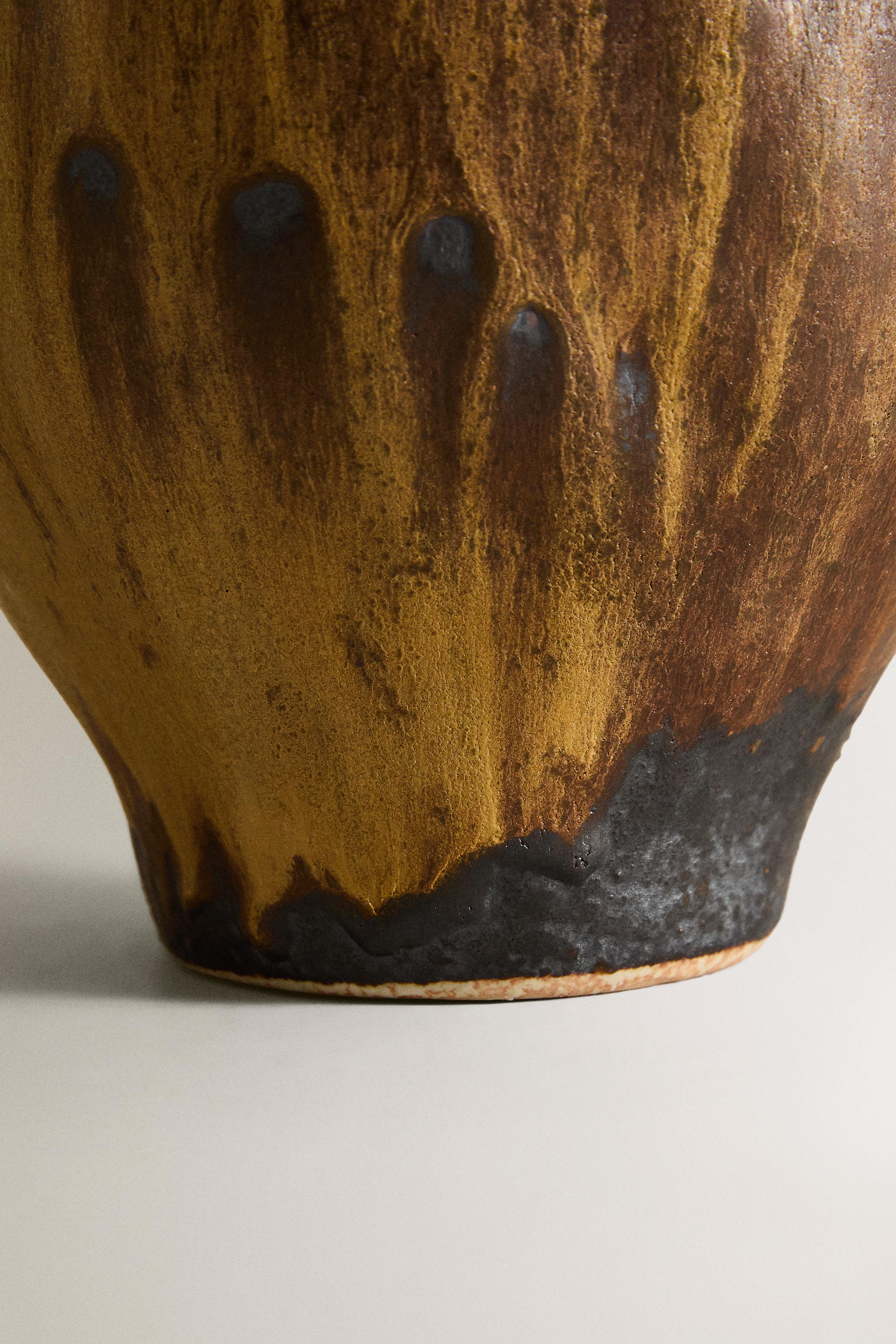 VASE EN CÉRAMIQUE IRRÉGULIER