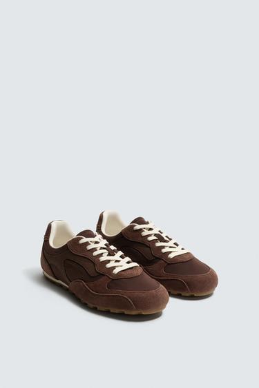 حذاء رياضي بتصميم قديم - بني by Zara