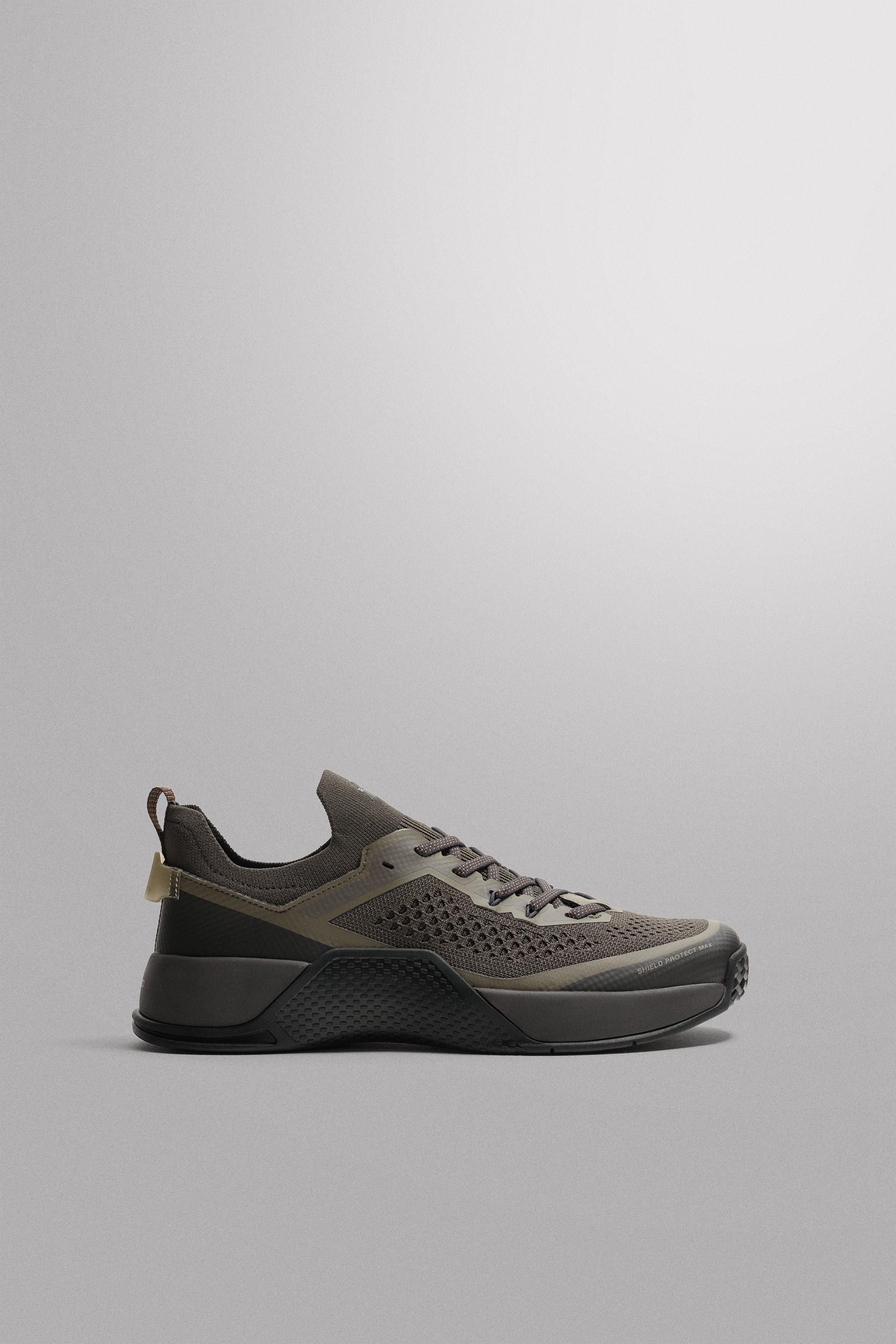 TRAINING SNEAKERS