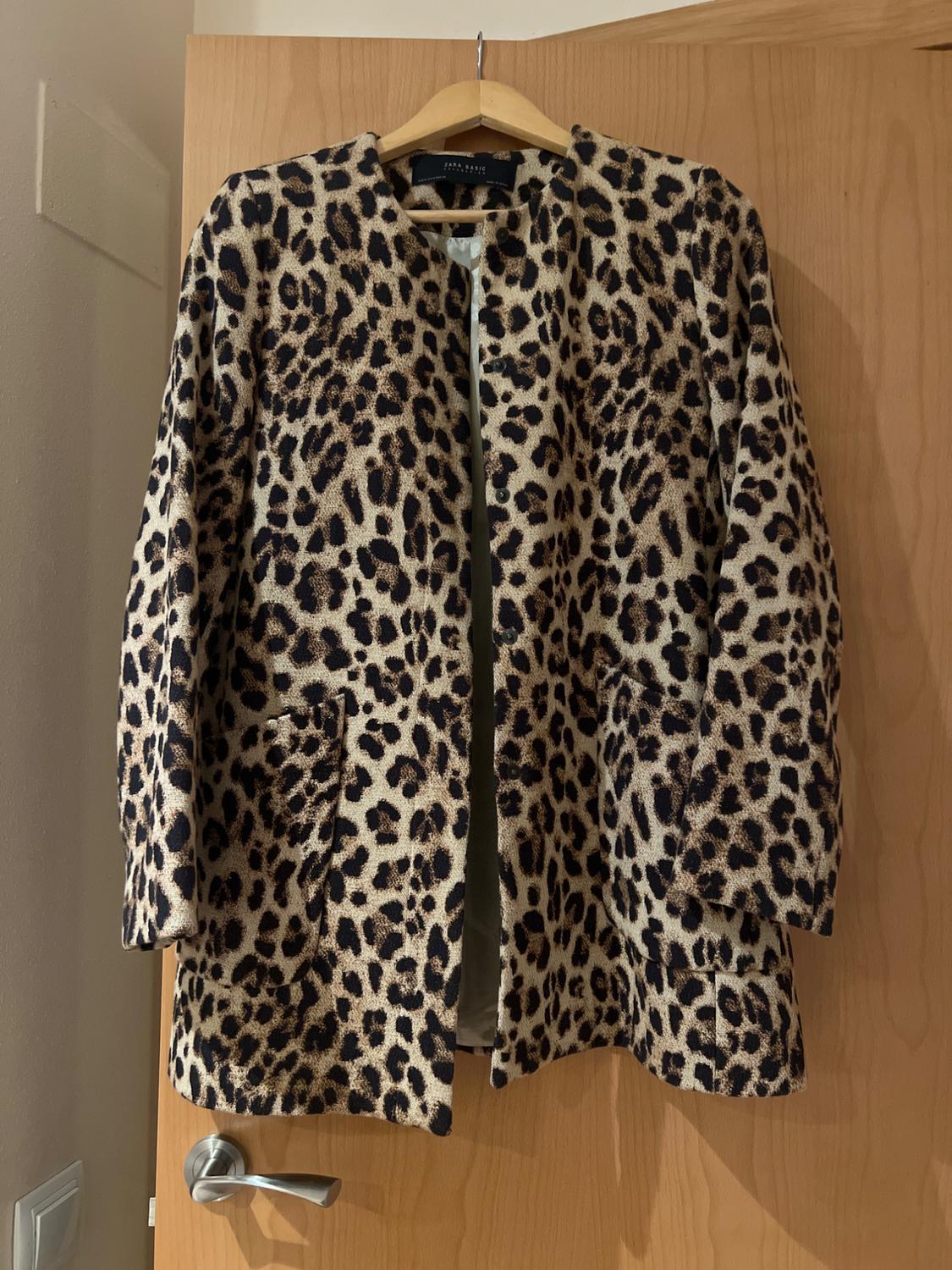 Front view of leopard print coat with side pockets. Open front fastening.