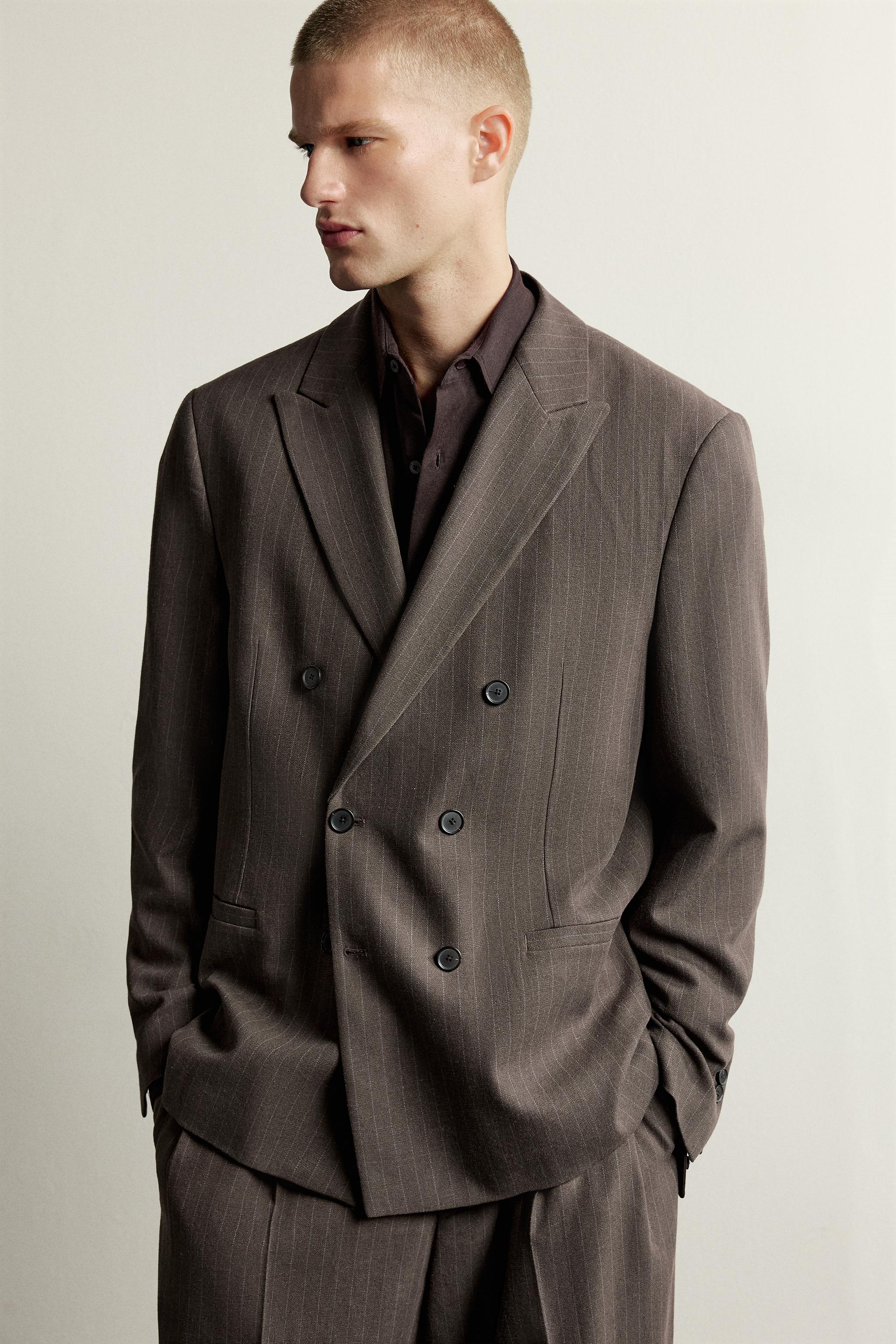 PINSTRIPE DOUBLE-BREASTED SUIT BLAZER