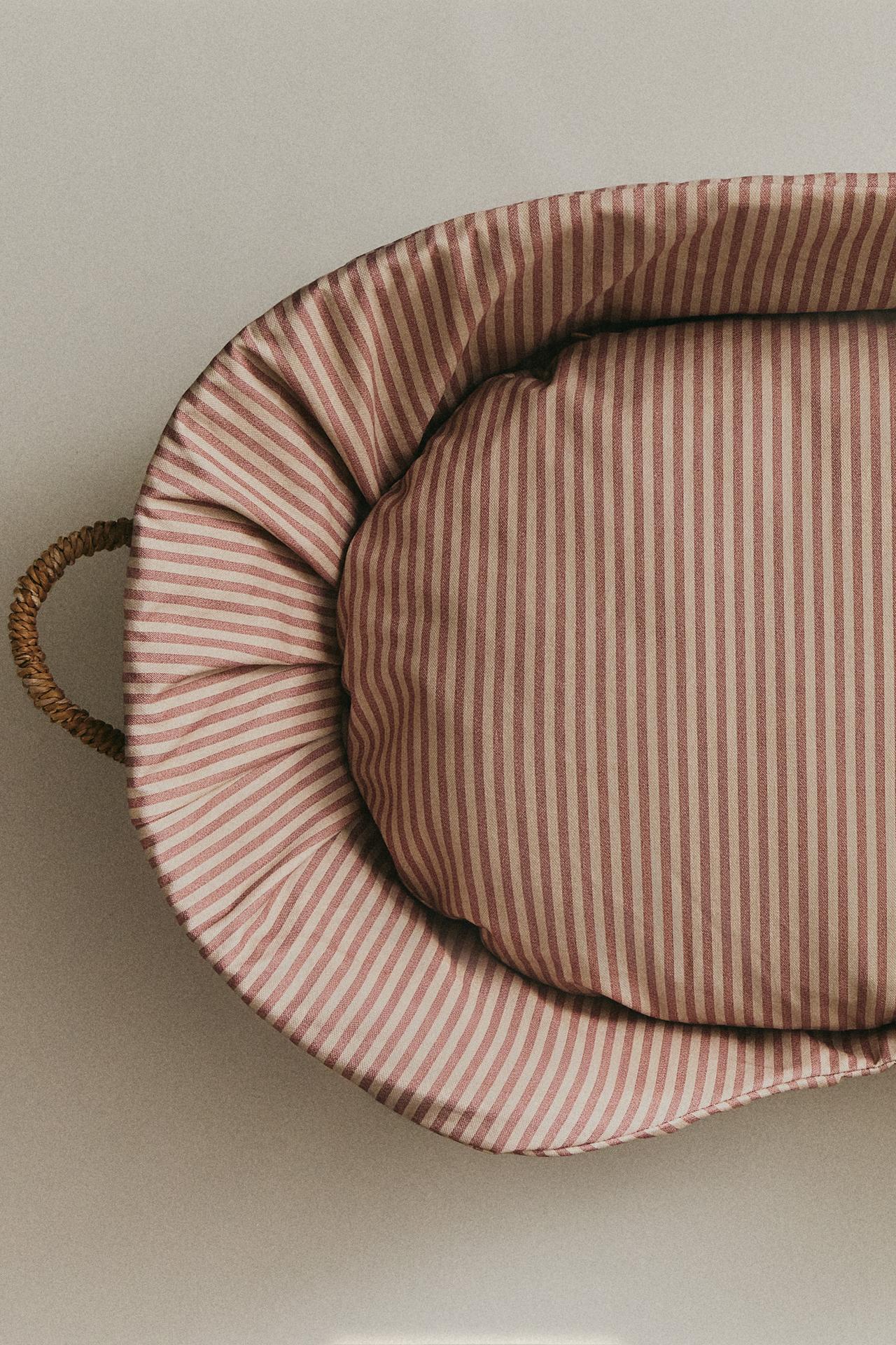 STRIPED PET BED COVER — Pink