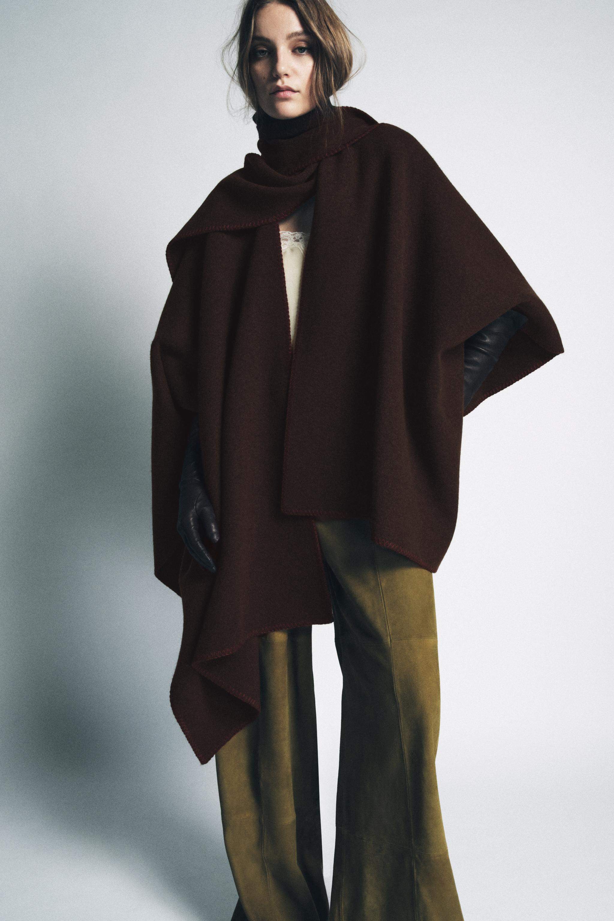 KNIT CAPE WITH CONTRASTING THREAD SCARF