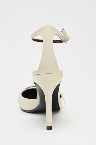 CHAUSSURES EFFET VERNI AVEC BRIDE - Blanc écru de Zara - Image 6