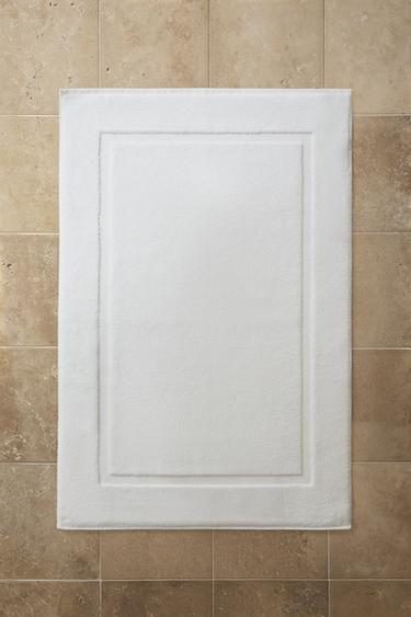 سجادة حمام ناعمة من القماش المتلف - أبيض الخاص بـ Zara