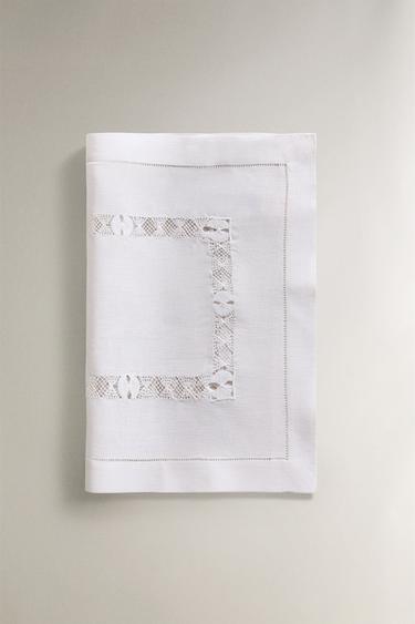 PLACEMAT WITH FLORAL EMBROIDERY AND HEMSTITCHING - White by Zara - Image 1