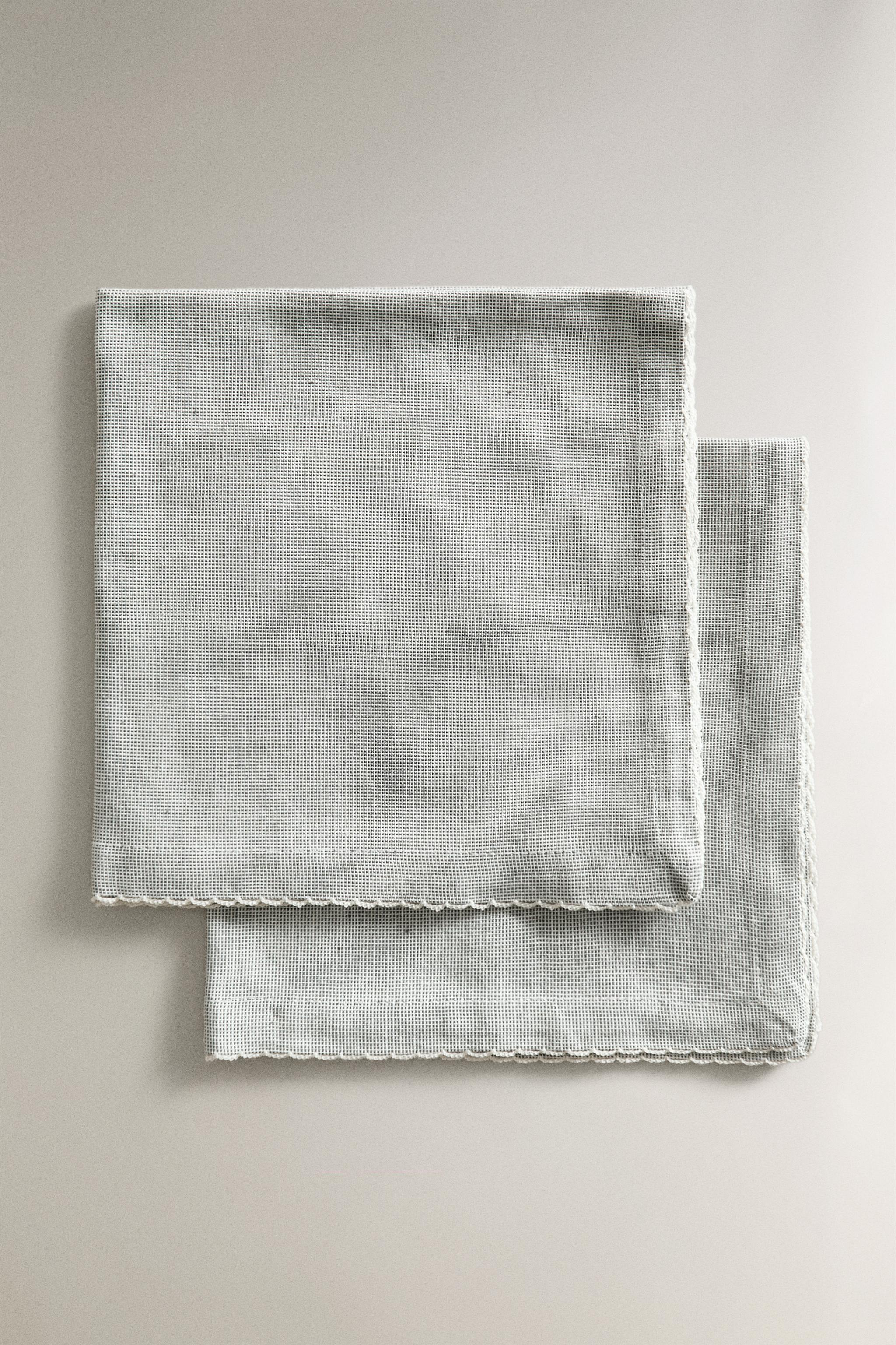 SET OF SCALLOPED NAPKINS (SET 2)