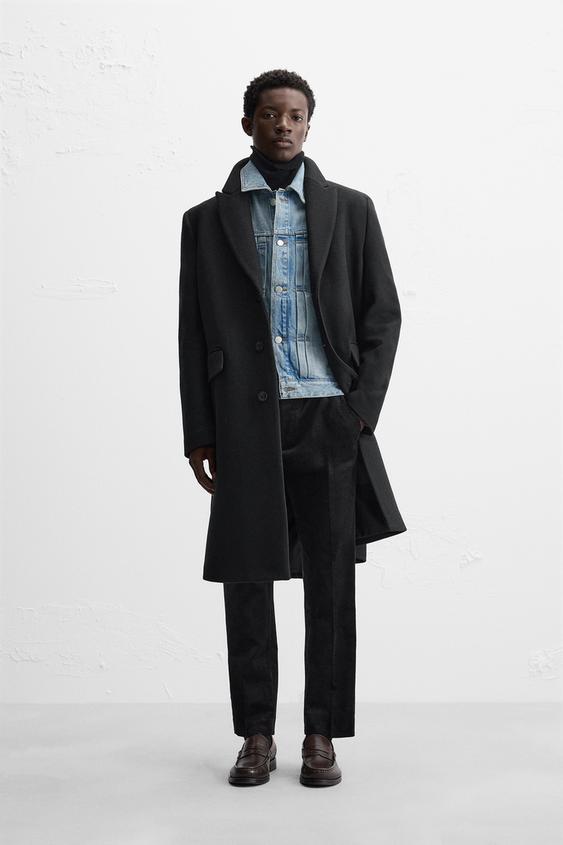 abrigo negro con camisa hombre