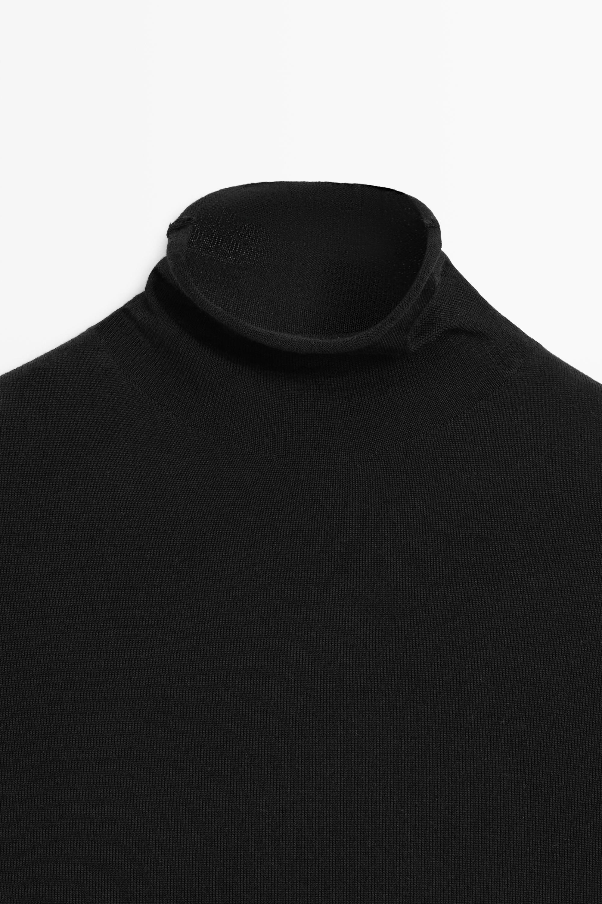 Short sleeve turtleneck knit sweater