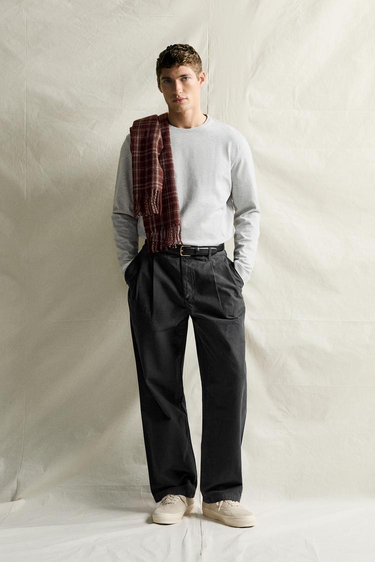 REGULAR FIT PLEATED CHINO TROUSERS