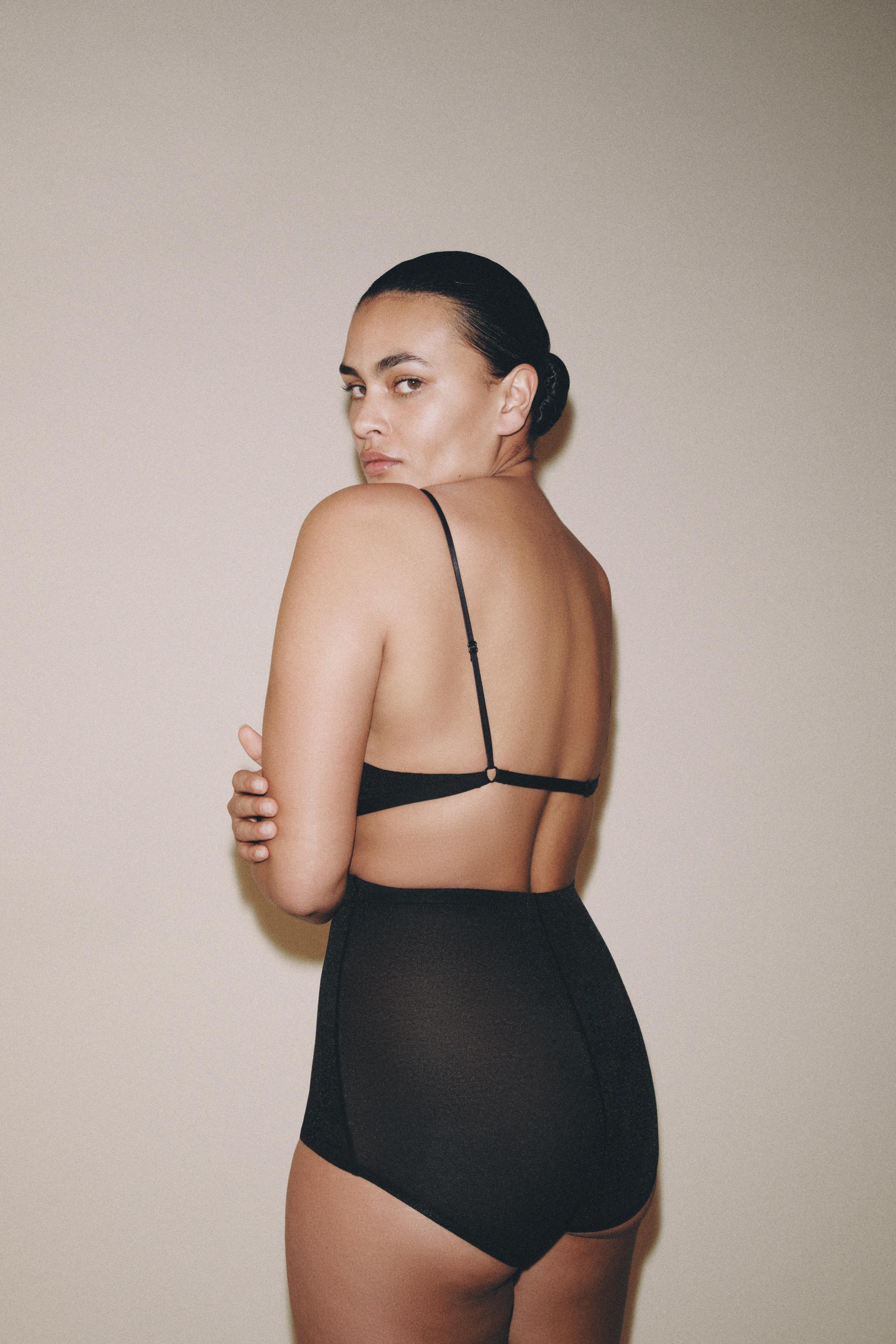 BRALETTE TRIANGULAIRE AVEC POLYAMIDE
