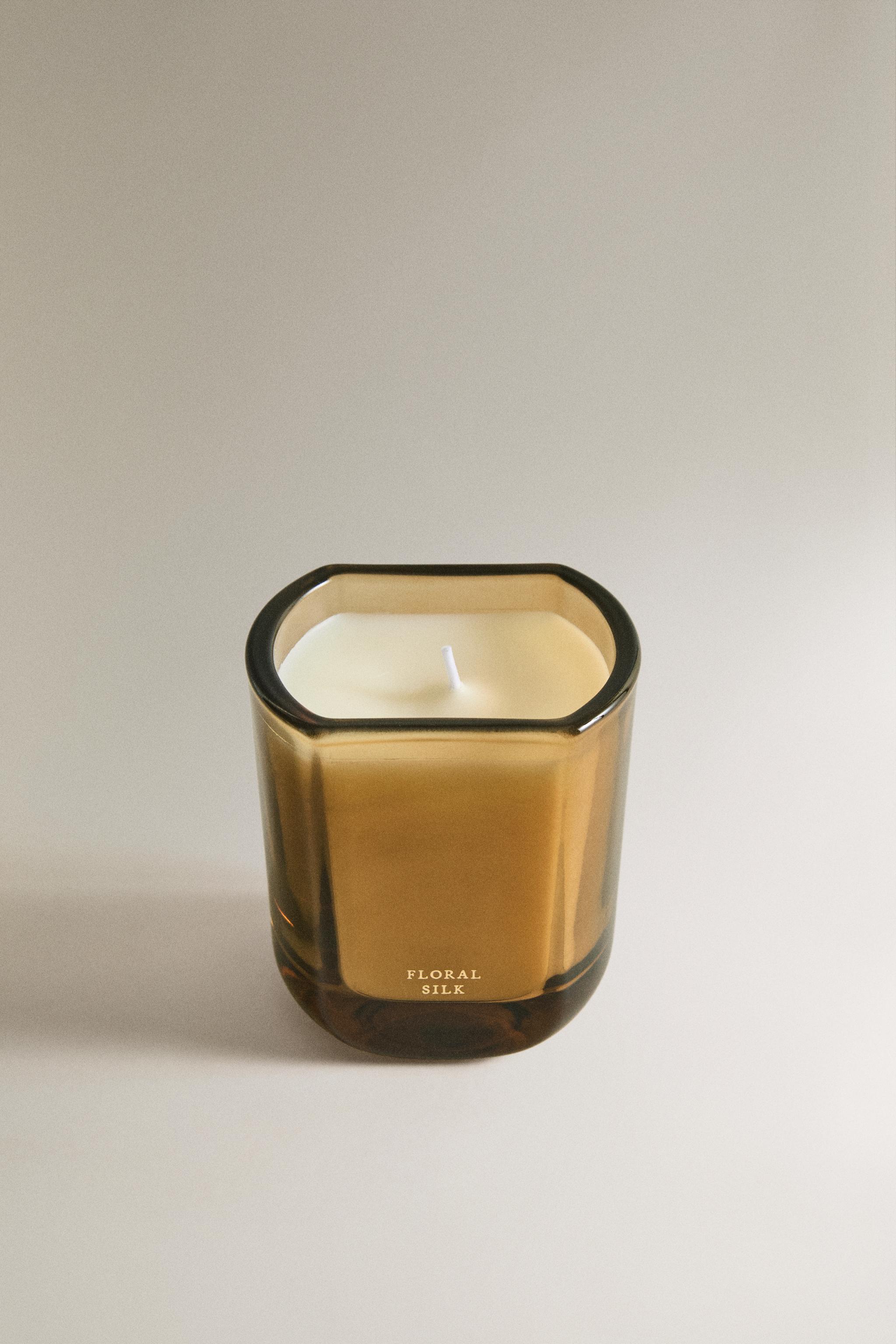 (220 G) FLORAL SILK SCENTED CANDLE — Ecru/Yellow