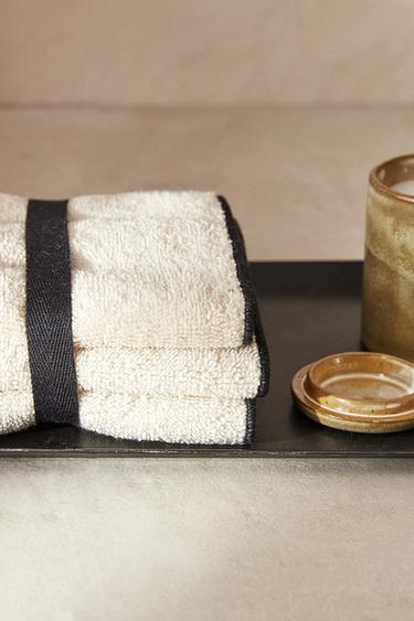 PACK OF COTTON OVERLOCK HAND TOWELS (PACK OF 3) - Sand / Black by Zara