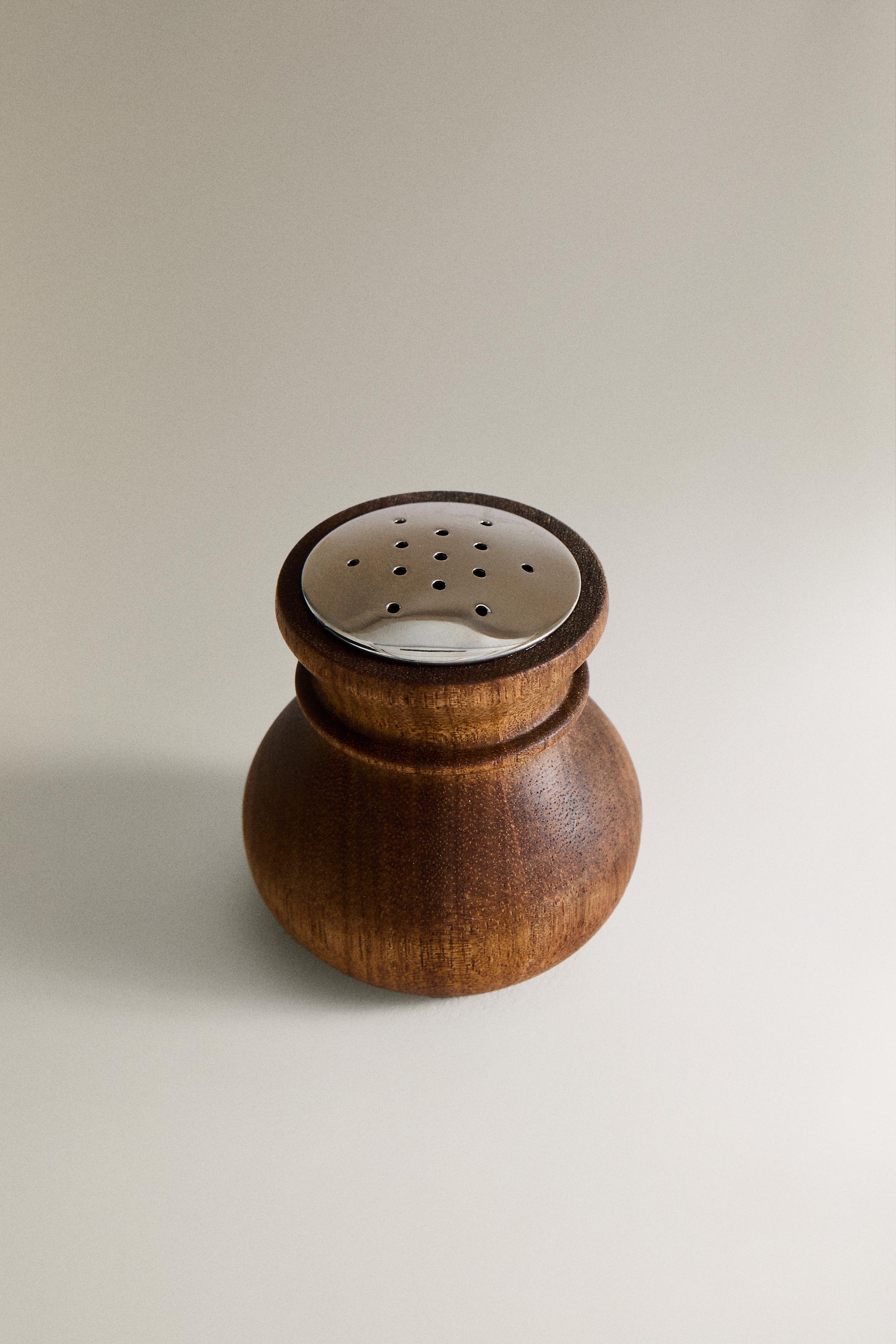 ACACIA WOOD SALT SHAKER — Light beige