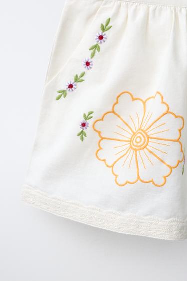 SHORT BRODÉ FLEURS AVEC COTON ET LIN - Écru de Zara - Image 3