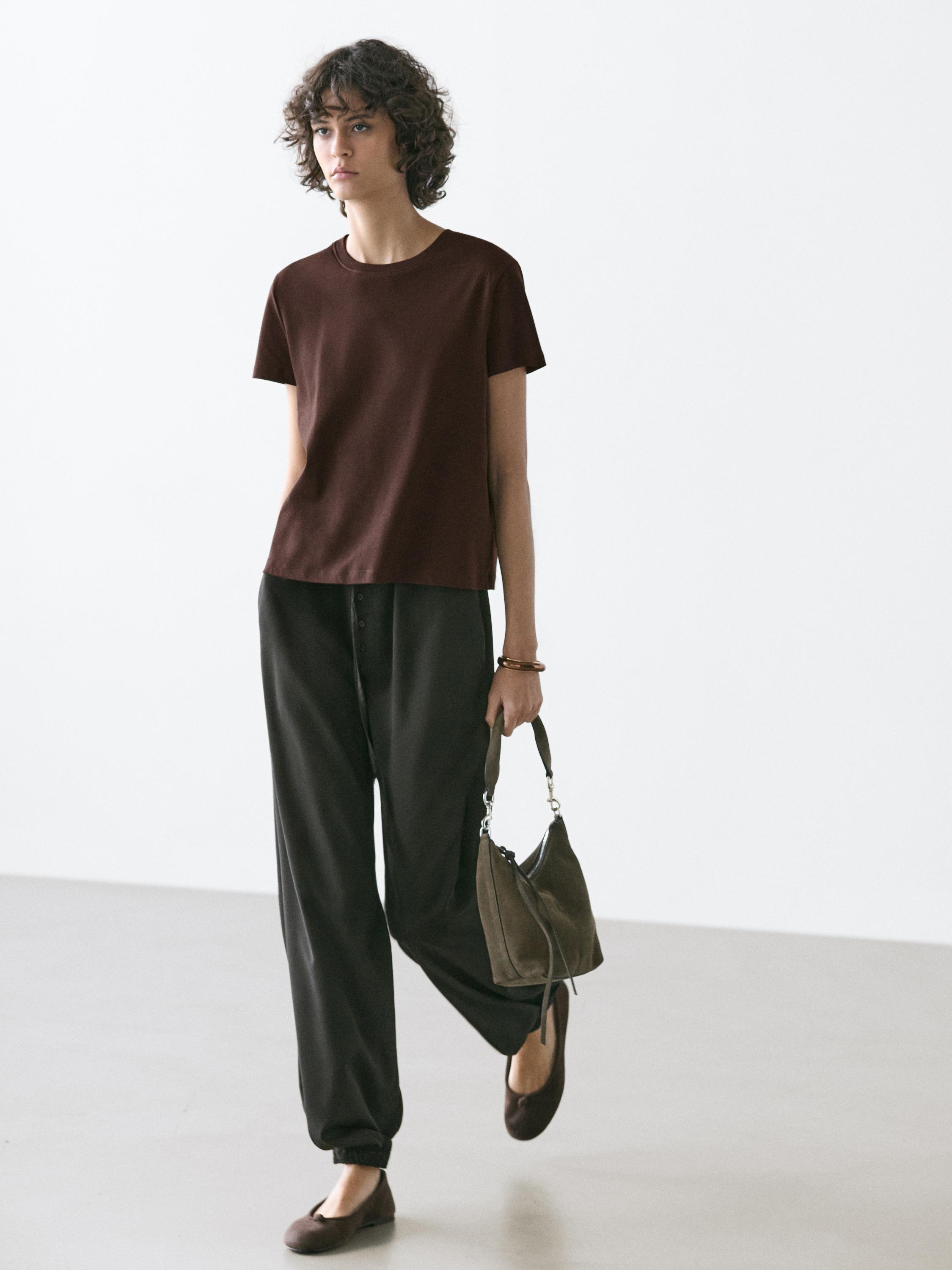 100% cotton T-shirt with seam detail