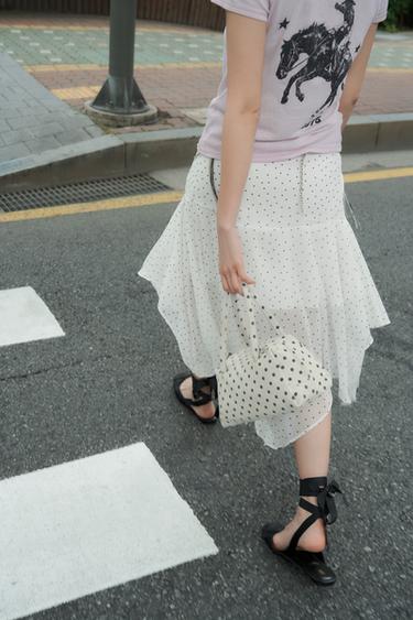 ドット柄アシンメトリースカートホワイト/ブラックZaraのドット柄アシンメトリースカート - ホワイト/ブラック 