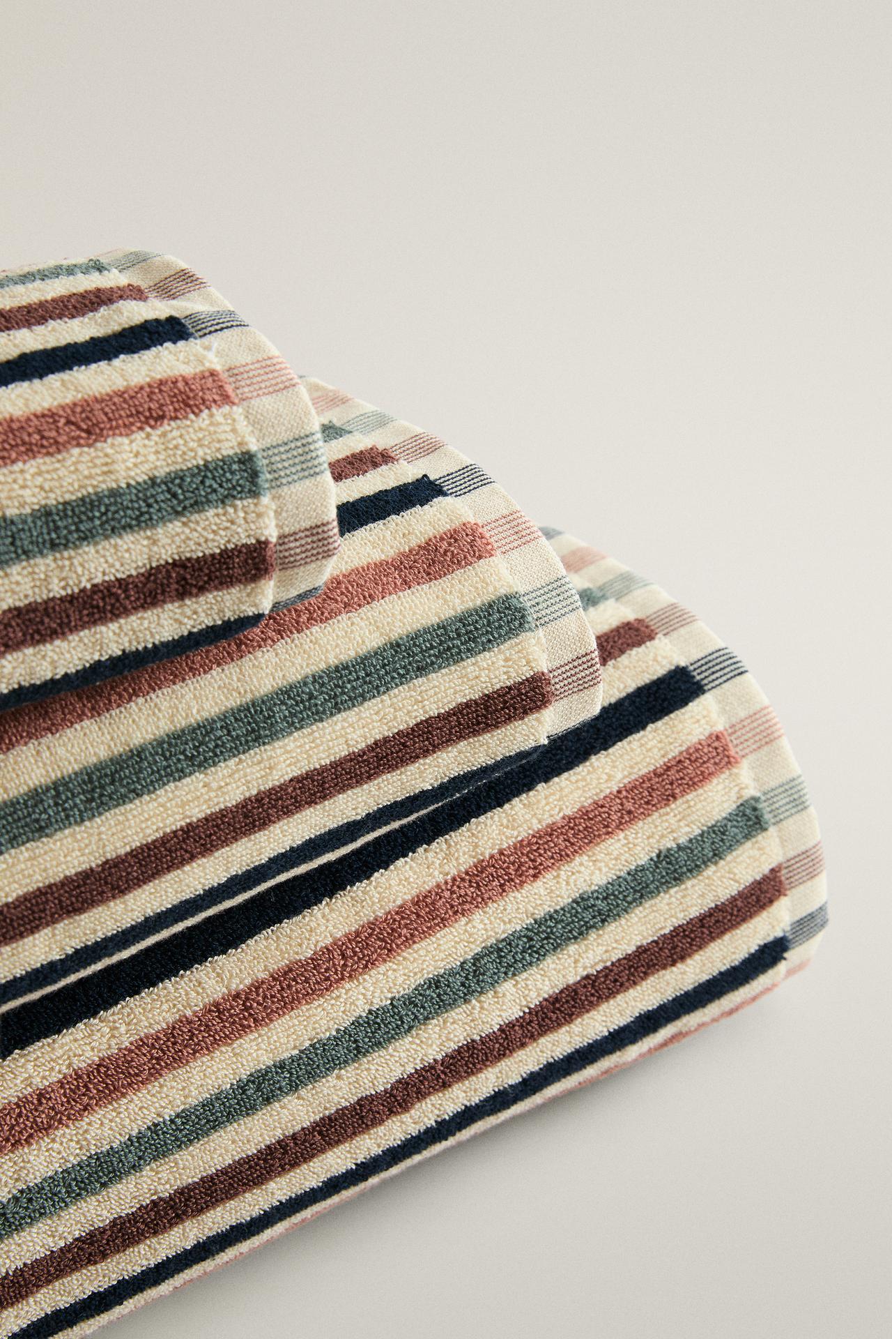 DUSTY TONE STRIPED BATH TOWEL — Multicoloured