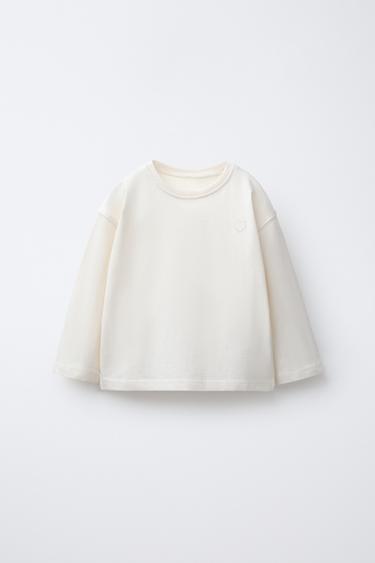 CAMISETA BÁSICA CORAZÓN BORDADO - Crudo de Zara