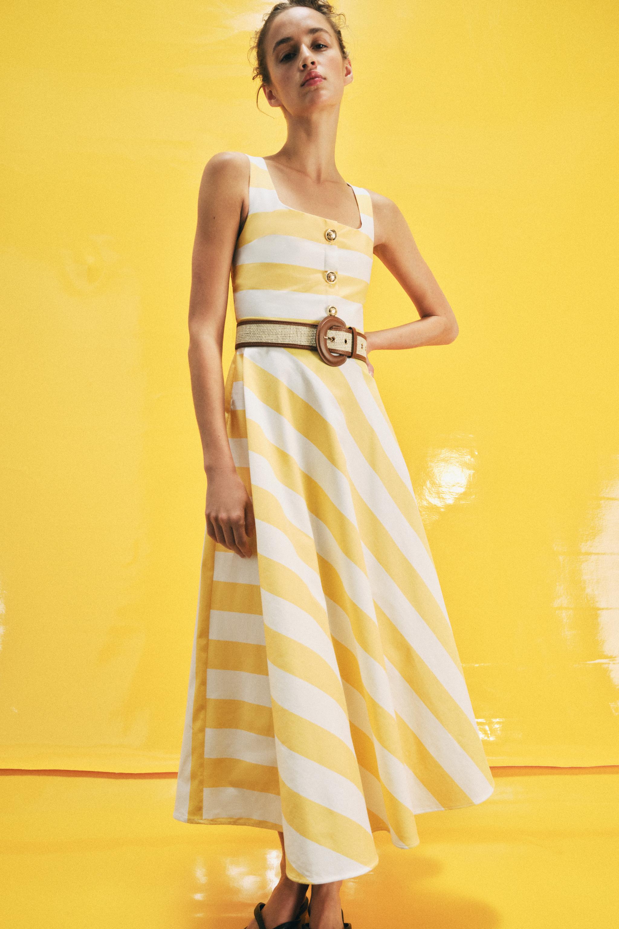 ROBE MI-LONGUE À RAYURES AVEC CEINTURE