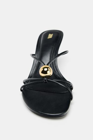SANDALES AVEC DÉCOR MÉTALLIQUE - Noir de Zara - Image 3