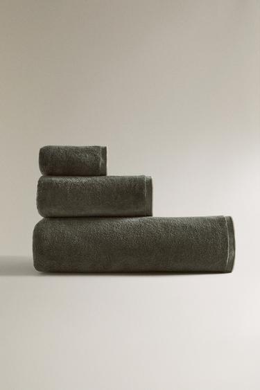 BADEHANDTUCH AUS VELOURS MIT OVERLOCK - Dunkelgrün von Zara