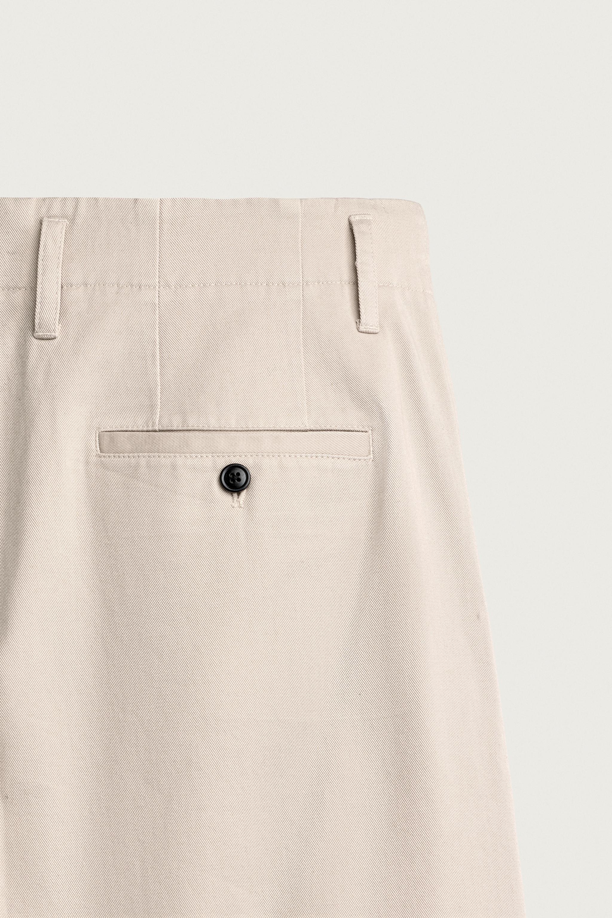 RELAXED FIT PLEATED CHINO PANTS