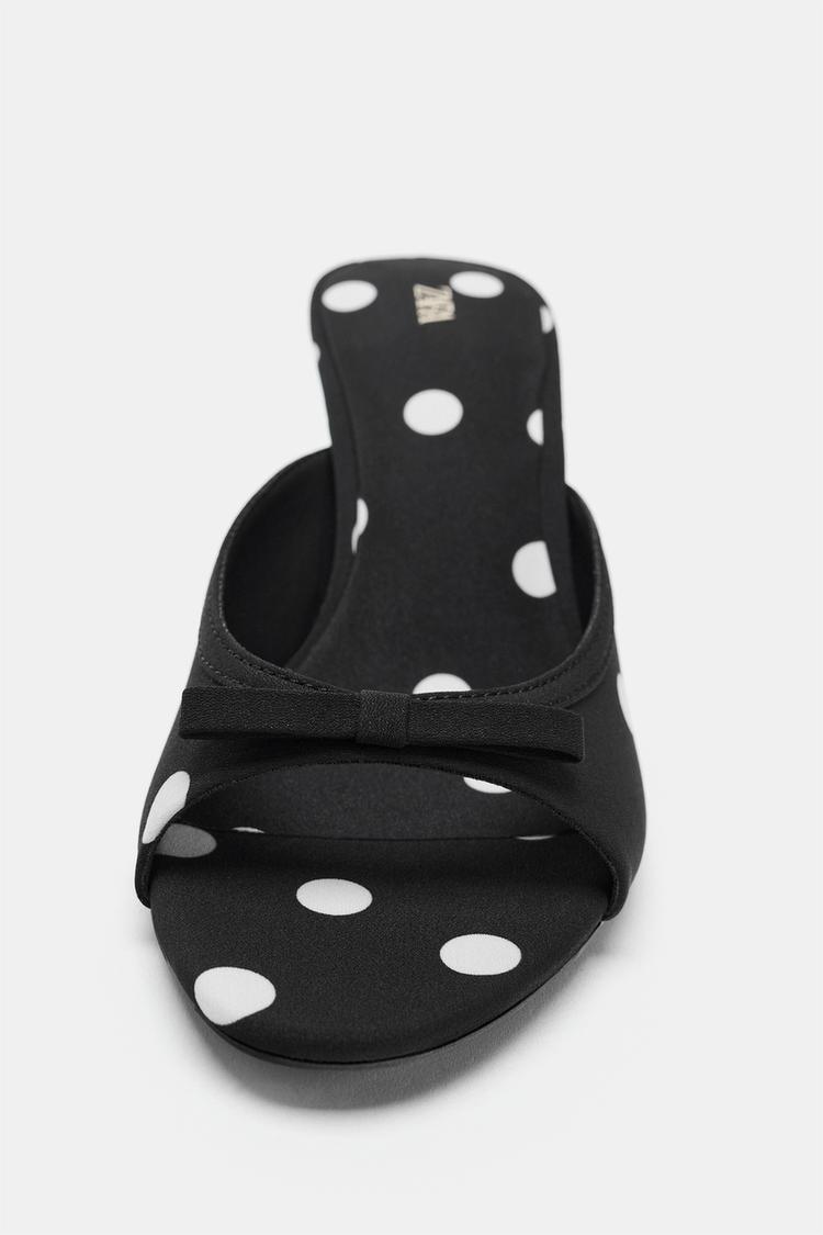 Sandalias con estampado y detalle de moño 4