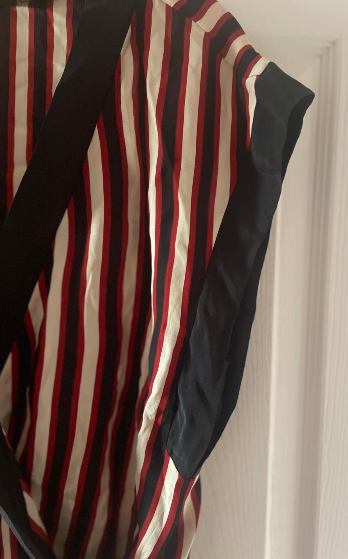 BRAND NEW WITHOUT TAG, NEVER WORN ZARA 100 SILK HIGH LOW BLOUSE. IN COLORS RED, BLACK, AND WHITE. SIZE SMALL. - Image 5