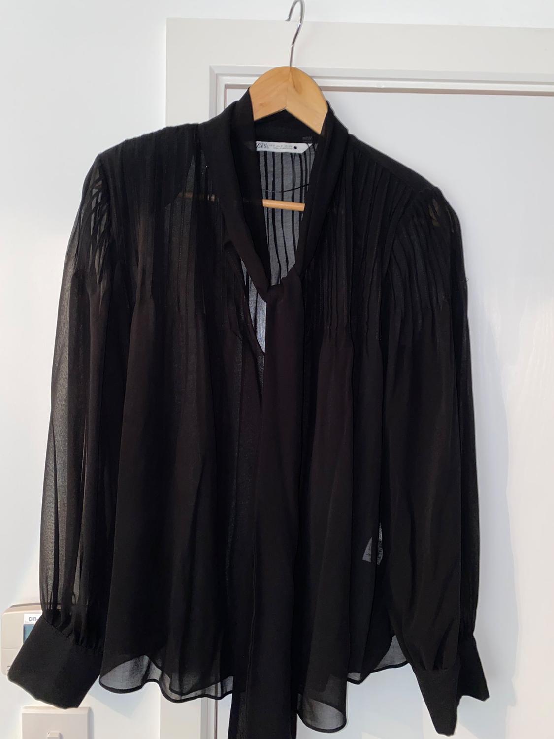 BLOUSE WITH BOW AND SHOULDER PADS