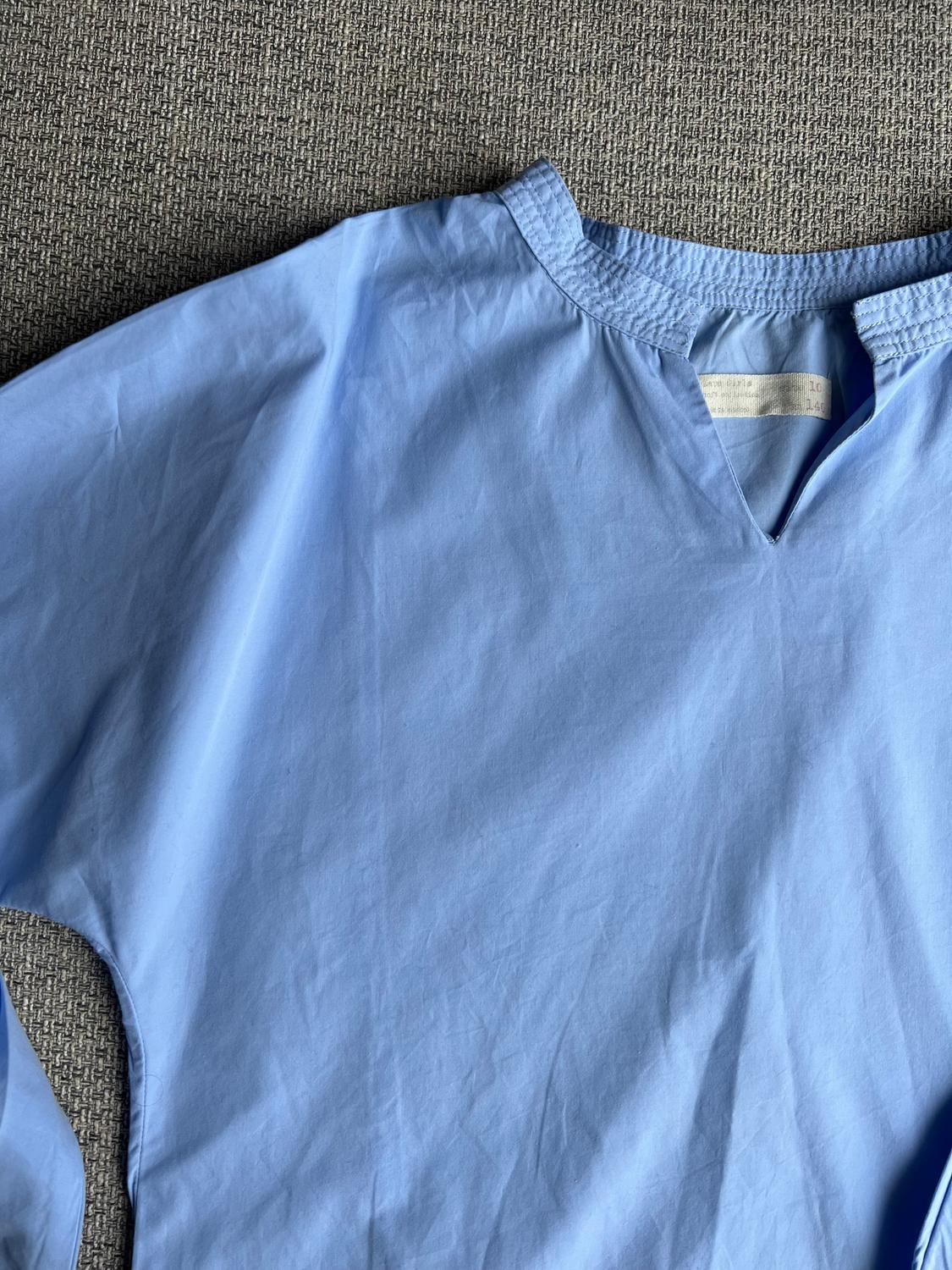 GIRLS BLUE POPLIN BLOUSE, SIZE 10 YEARS - Image 2