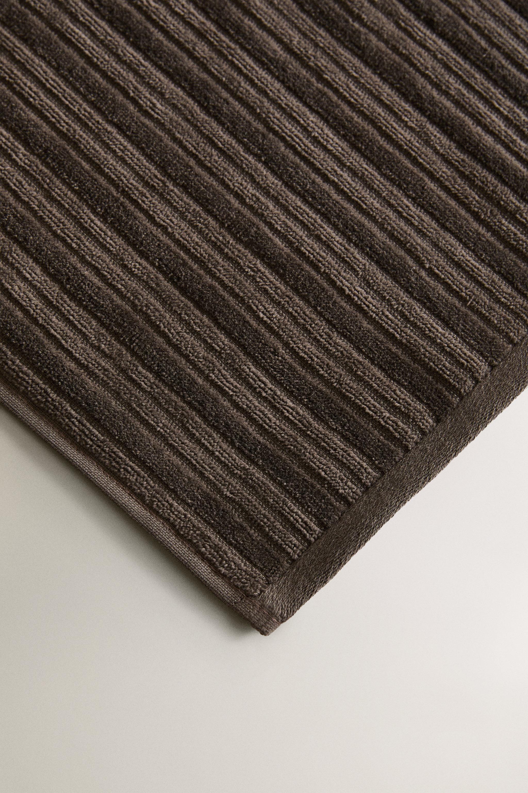 STRIPED TEXTURED VELOUR BATH TOWEL