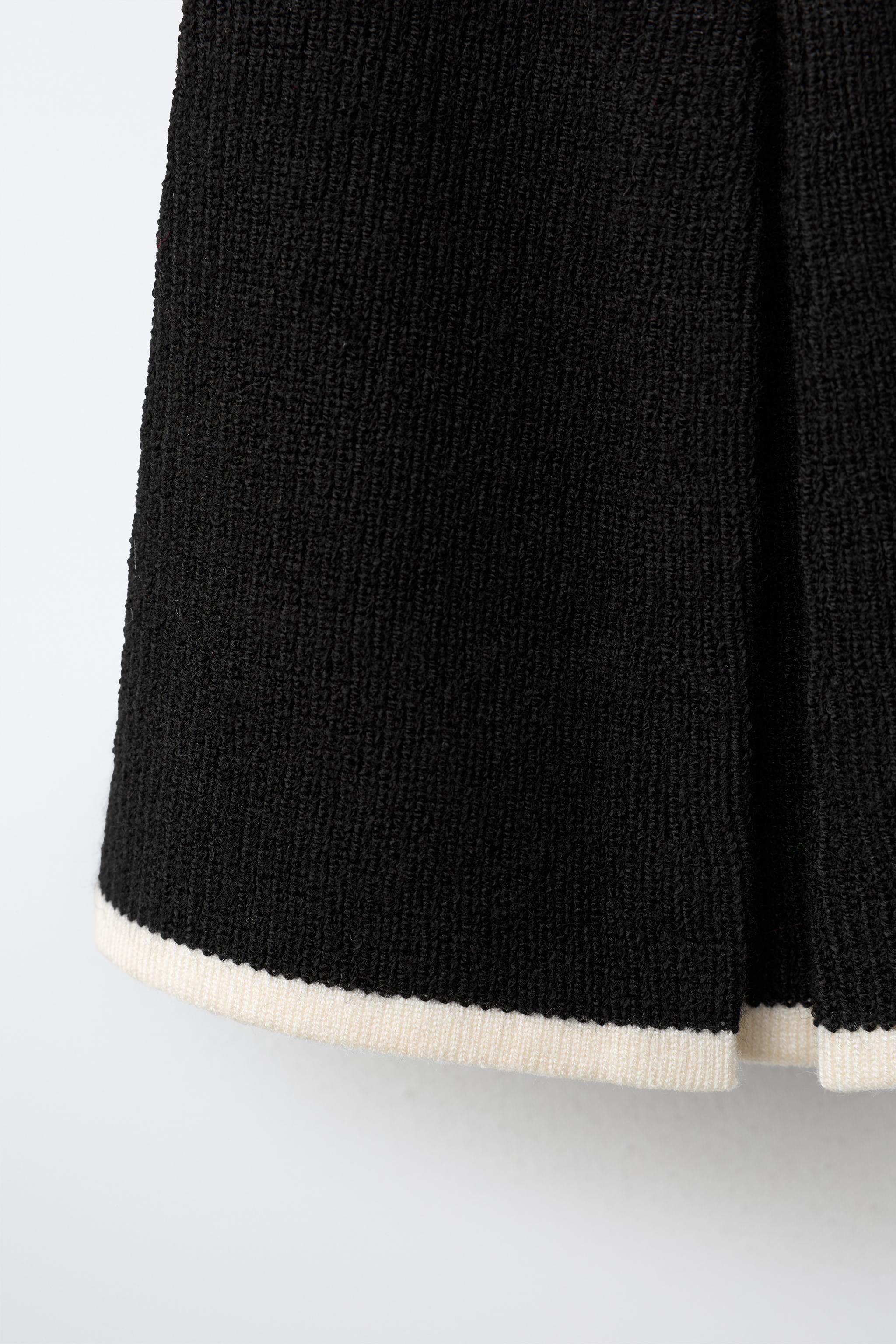 JUPE EN MAILLE AVEC LACETS