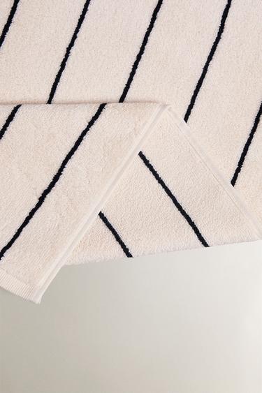 THIN STRIPE BATH MAT - Ivory by Zara - Image 1