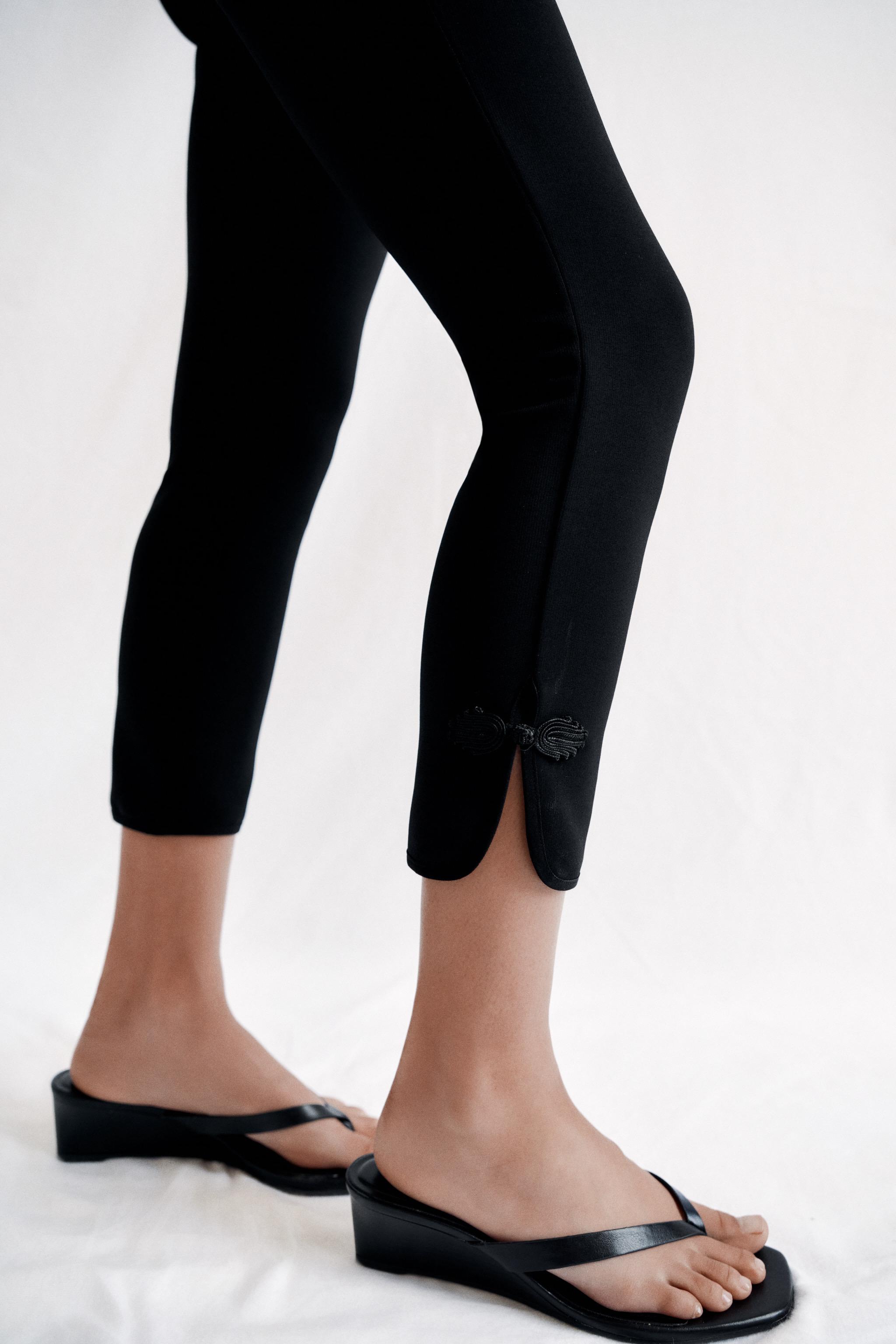 FROG FASTENING CAPRI PANTS